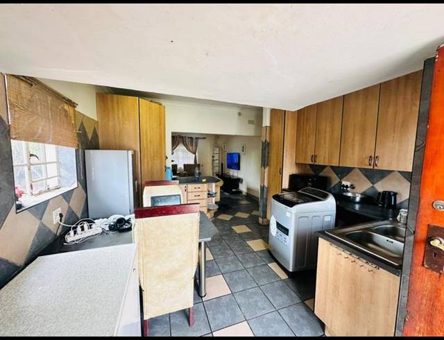 3 BEDROOM HOUSE FOR SALE IN WYCHWOOD